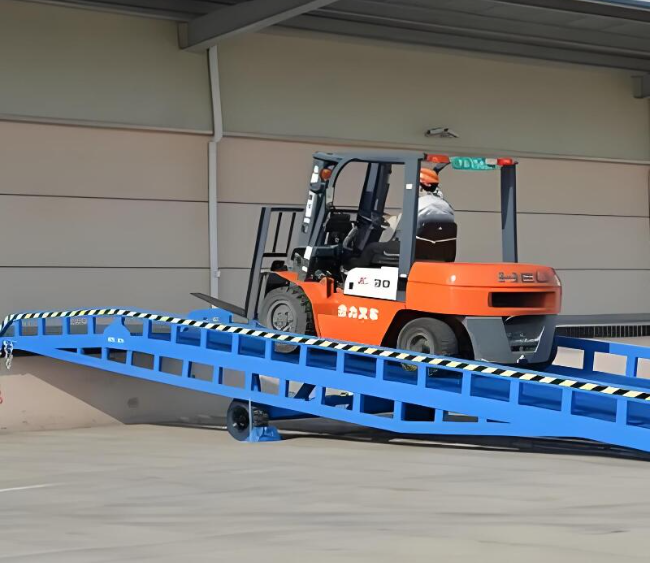 大丰镇移动式卸货平台（叉车用）